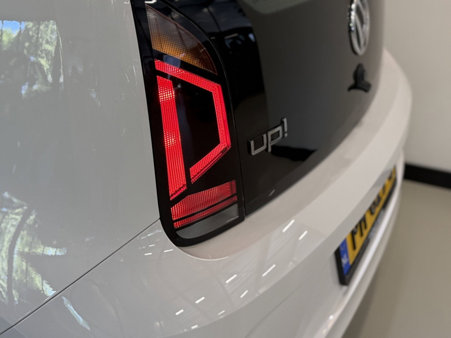 Volkswagen up! 1.0 BMT move up! / luxe pakket / LED *NAP*