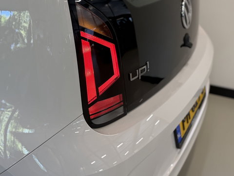 Volkswagen up! 1.0 BMT move up! / luxe pakket / LED *NAP*