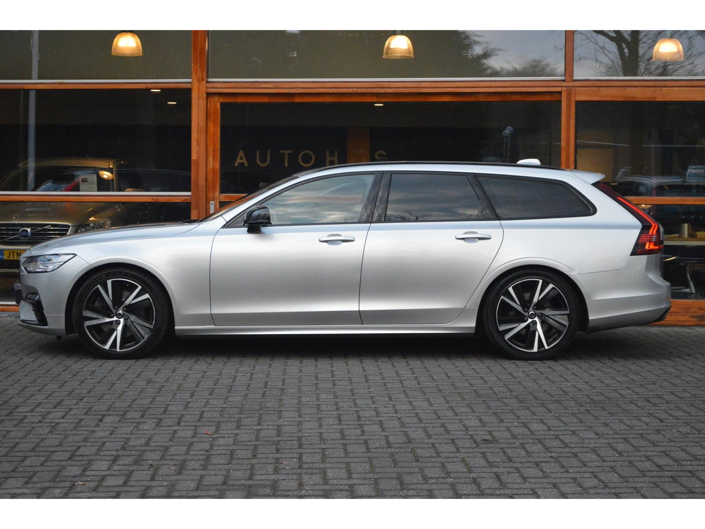 Volvo V90 B4 R-Design | 360° Camera | Harman/Kardon | Stoel + Stuur Verwarmd | Pilot-Assist | Apple CarPlay |