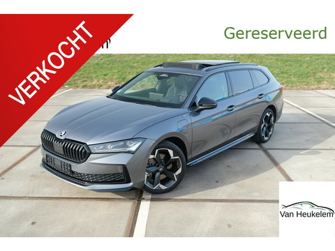 Škoda Superb Combi 1.5 TSI PHEV Sportline | PANO | TREKHAAK | LEDER |19" TORCULAR VELGEN | DCC | HEAD-UP DISPLAY