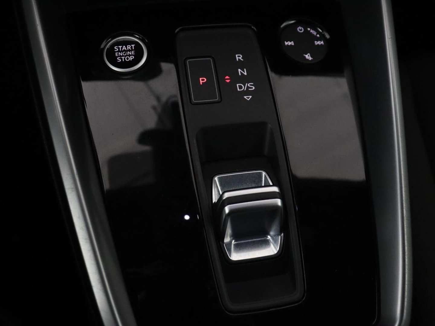 Audi A3 30 TFSI Pro Line | Carplay | Full LED | Climate control | Virtual Cockpit | Parkeerhulp | Cruise control | DAB | Bluetooth