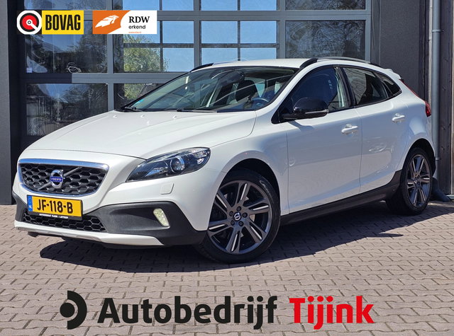 Volvo V40 - Cross Country 2.0 T3 Momentum | Xenon | Trekhaak | Stoelverwarming | Navi | PDC | Cruise | LMV 18" |