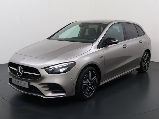 Mercedes-Benz B-Klasse - 250e AMG // Trekhaak // Carplay // Camera // Sfeerverlichting // Nightpakket // LED koplampen