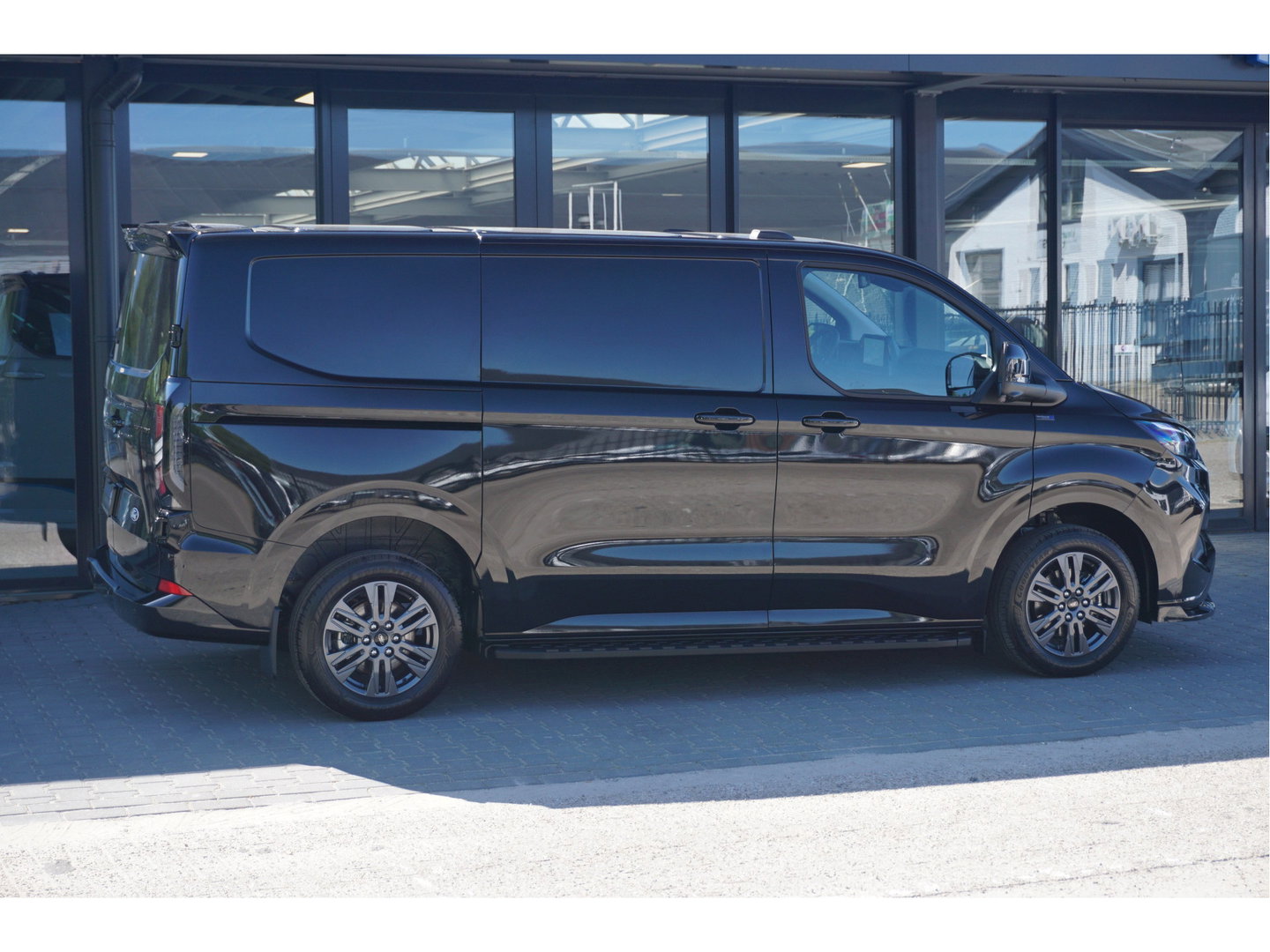 Ford Transit Custom 300S 150PK JWR Edition BPM VRIJ!! Navi, Cam, Adap. Cruise, 17" LM, Trekhaak!! NR. A181