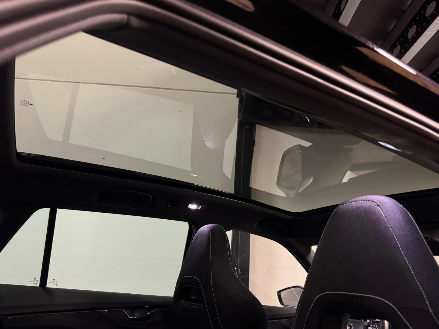 Škoda Kamiq 1.5 TSI ACT Sport Business PANO KEYLESS