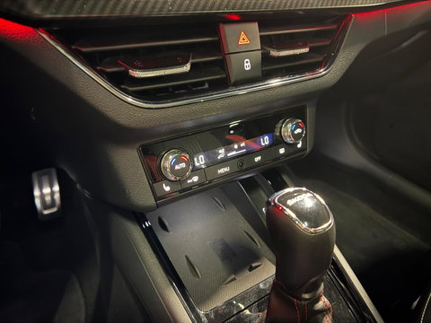 Škoda Kamiq 1.5 TSI ACT Sport Business PANO KEYLESS