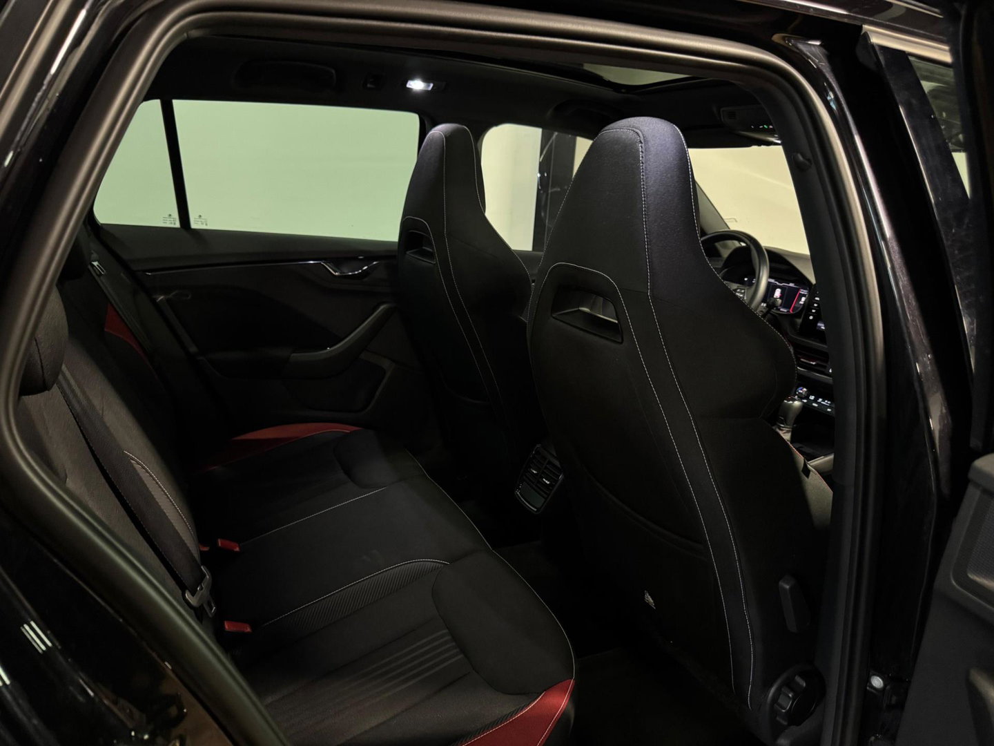 Škoda Kamiq 1.5 TSI ACT Sport Business PANO KEYLESS