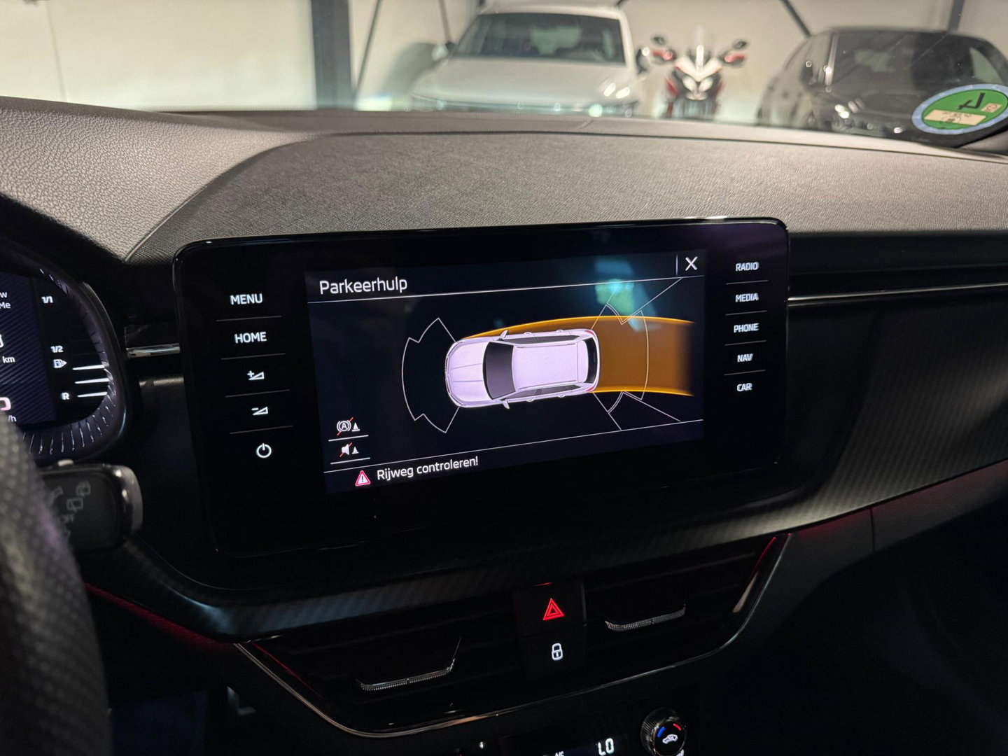 Škoda Kamiq 1.5 TSI ACT Sport Business PANO KEYLESS