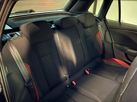 Škoda Kamiq 1.5 TSI ACT Sport Business PANO KEYLESS