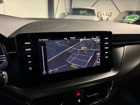 Škoda Kamiq 1.5 TSI ACT Sport Business PANO KEYLESS