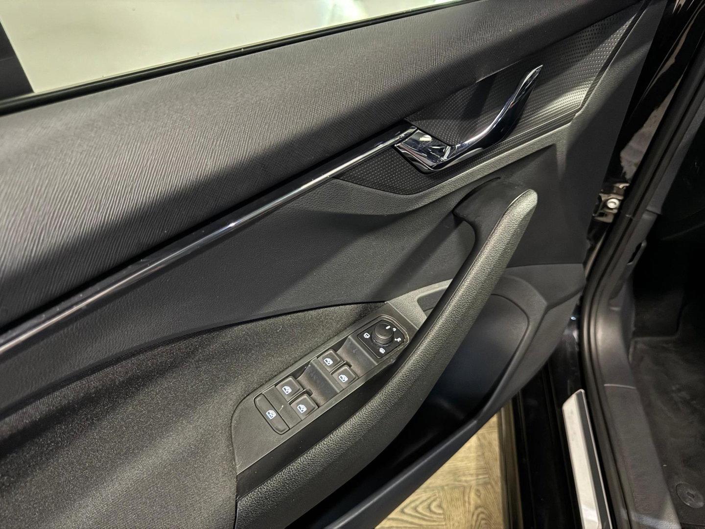 Škoda Kamiq 1.5 TSI ACT Sport Business PANO KEYLESS