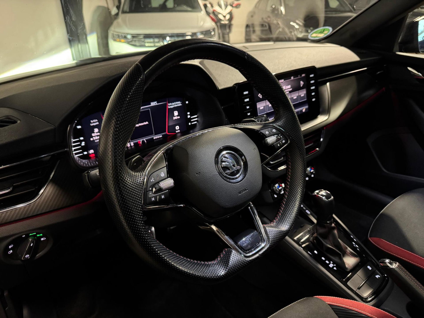 Škoda Kamiq 1.5 TSI ACT Sport Business PANO KEYLESS