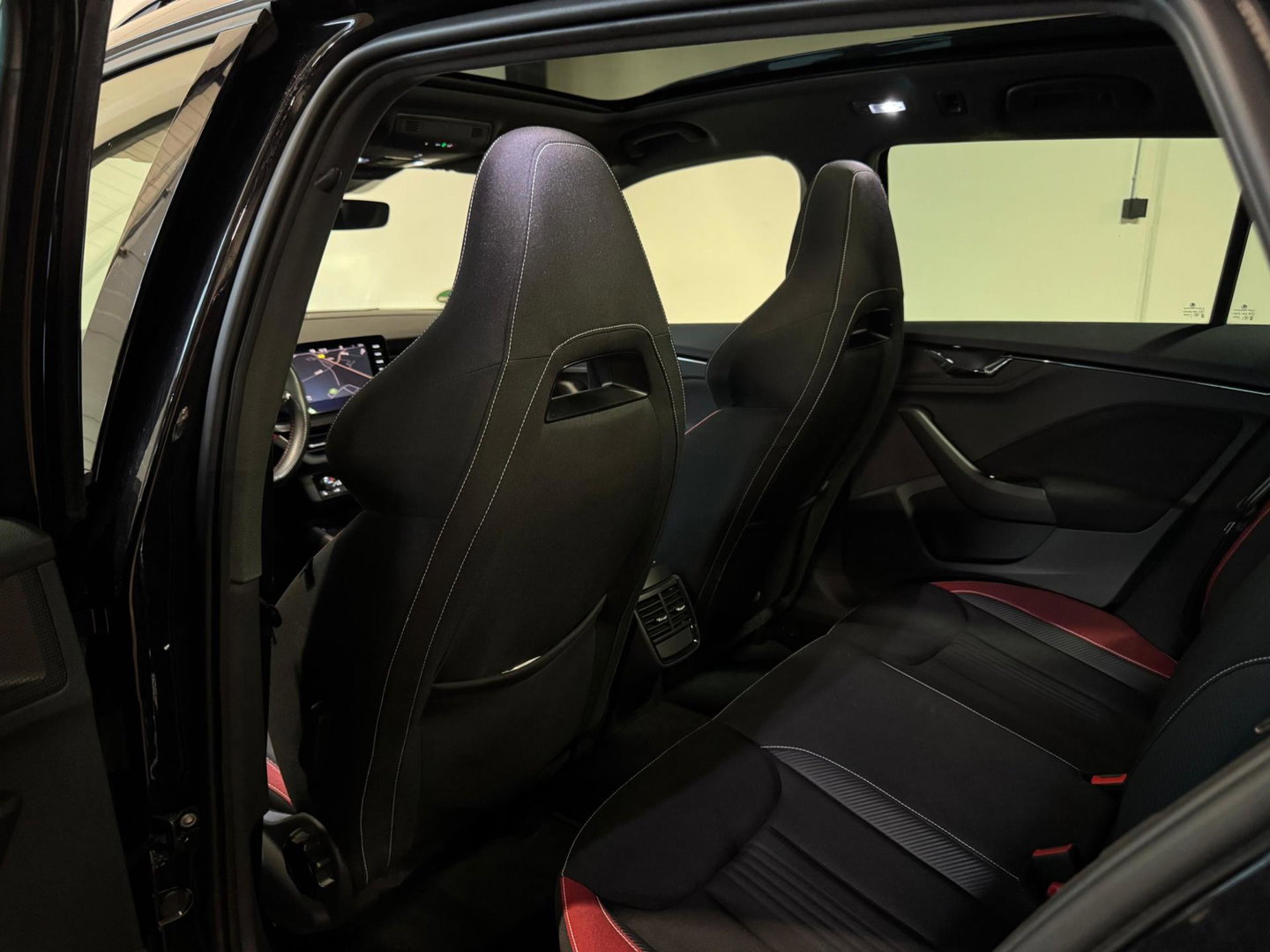 Škoda Kamiq 1.5 TSI ACT Sport Business PANO KEYLESS