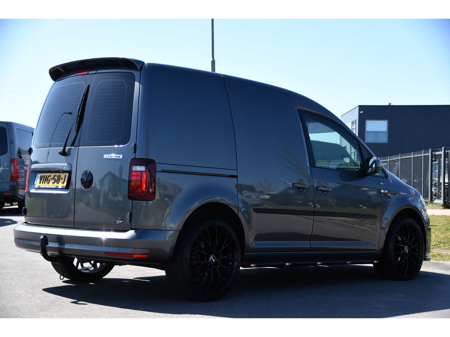 Volkswagen Caddy 2.0 TDI L1H1 PB Edition Adaptieve Cruise, Carplay, LED, Leder, 185pk, Sensoren, Multimedia, Automaat, Trekhaak, Voorruit verwarming, Uniek!