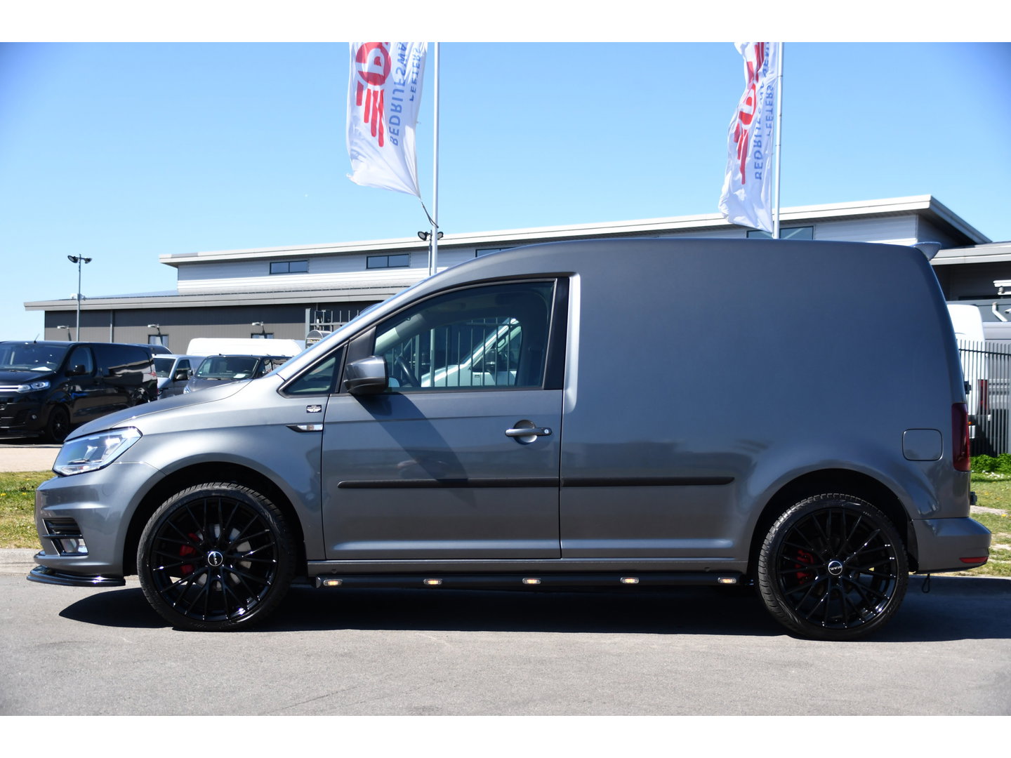 Volkswagen Caddy 2.0 TDI L1H1 PB Edition Adaptieve Cruise, Carplay, LED, Leder, 185pk, Sensoren, Multimedia, Automaat, Trekhaak, Voorruit verwarming, Uniek!