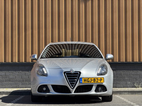 Alfa Romeo Giulietta 1.4 T Progression | Distributie vervangen bij 98912 KM | Apple Carplay | Android Auto | Cruise Control | Achteruitrijcamera | Parkeersensoren Achter | Airconditioning |