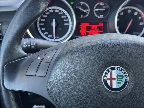 Alfa Romeo Giulietta 1.4 T Progression | Distributie vervangen bij 98912 KM | Apple Carplay | Android Auto | Cruise Control | Achteruitrijcamera | Parkeersensoren Achter | Airconditioning |