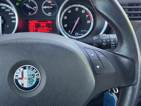 Alfa Romeo Giulietta 1.4 T Progression | Distributie vervangen bij 98912 KM | Apple Carplay | Android Auto | Cruise Control | Achteruitrijcamera | Parkeersensoren Achter | Airconditioning |