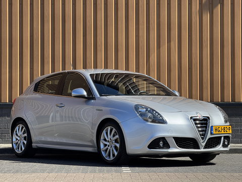 Alfa Romeo Giulietta 1.4 T Progression | Distributie vervangen bij 98912 KM | Apple Carplay | Android Auto | Cruise Control | Achteruitrijcamera | Parkeersensoren Achter | Airconditioning |