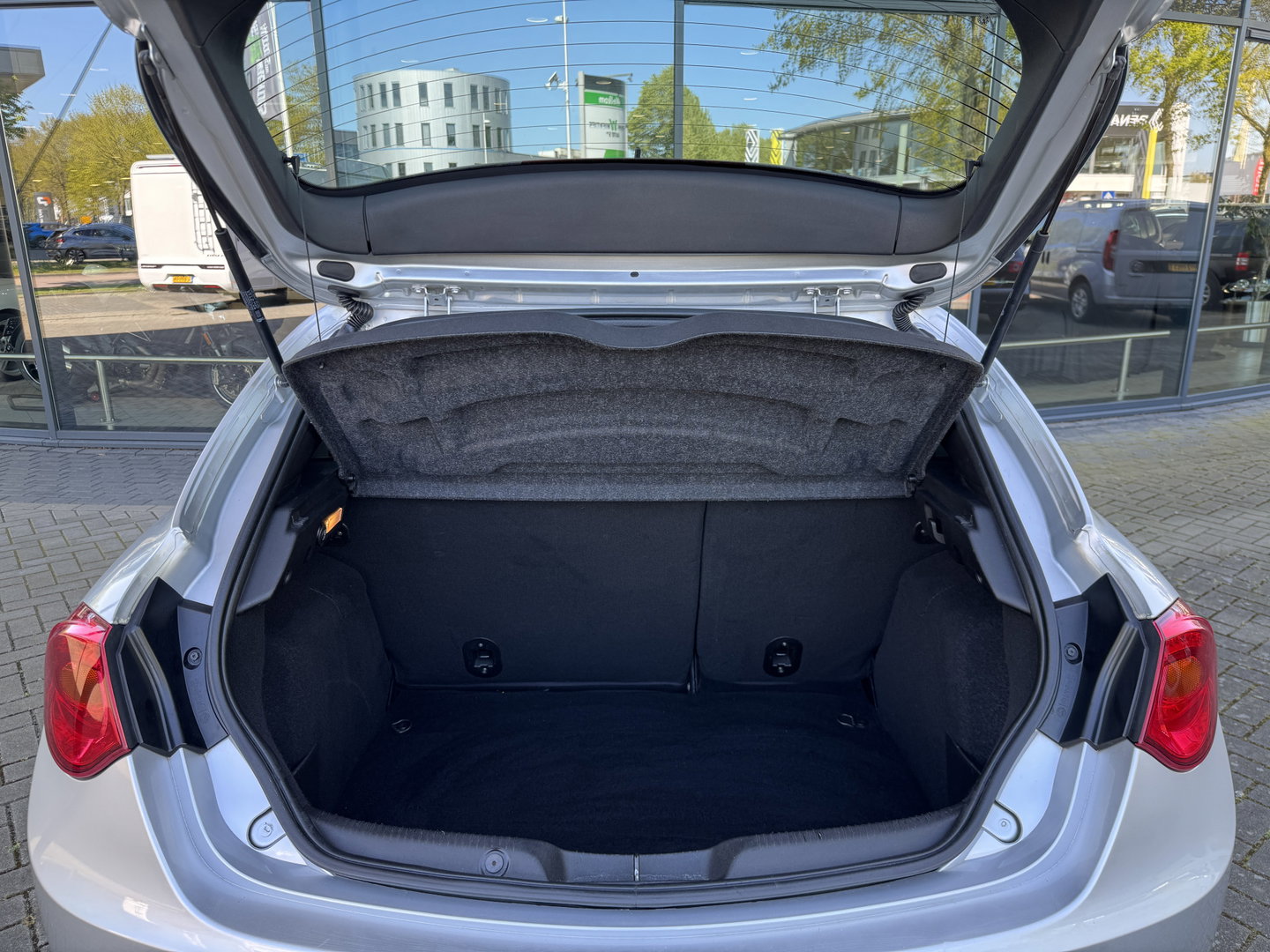 Alfa Romeo Giulietta 1.4 T Progression | Distributie vervangen bij 98912 KM | Apple Carplay | Android Auto | Cruise Control | Achteruitrijcamera | Parkeersensoren Achter | Airconditioning |