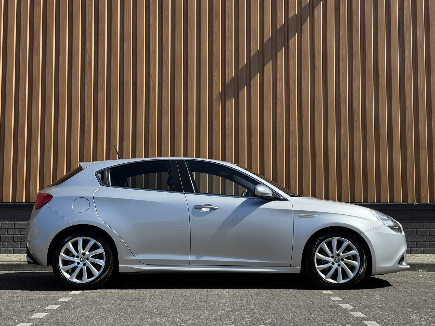 Alfa Romeo Giulietta 1.4 T Progression | Distributie vervangen bij 98912 KM | Apple Carplay | Android Auto | Cruise Control | Achteruitrijcamera | Parkeersensoren Achter | Airconditioning |