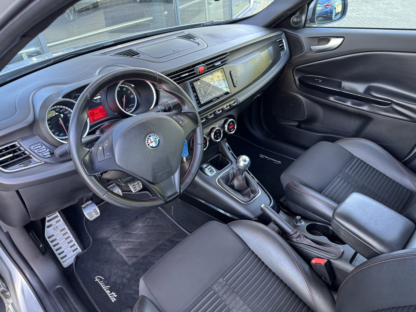 Alfa Romeo Giulietta 1.4 T Progression | Distributie vervangen bij 98912 KM | Apple Carplay | Android Auto | Cruise Control | Achteruitrijcamera | Parkeersensoren Achter | Airconditioning |