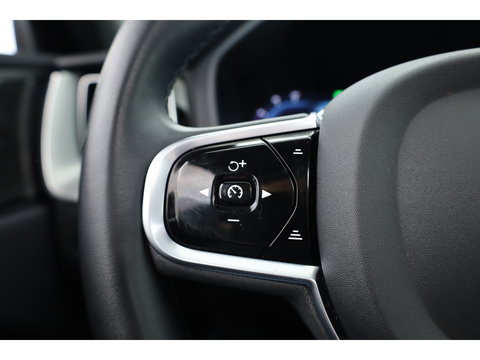 Volvo XC60 2.0 T8 Plug-in hybrid AWD Plus Dark | Sportstoelen | Blis | Trekhaak | ACC | H&K Audio | ACC | Pano | stoelverwarming|