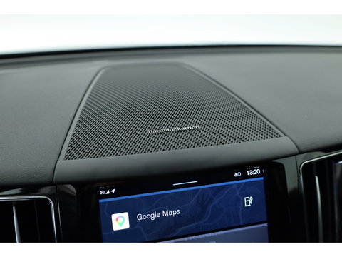 Volvo XC60 2.0 T8 Plug-in hybrid AWD Plus Dark | Sportstoelen | Blis | Trekhaak | ACC | H&K Audio | ACC | Pano | stoelverwarming|