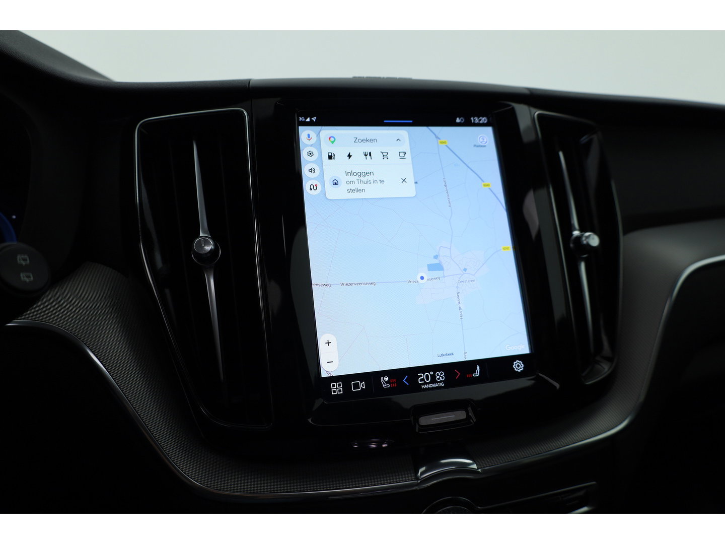 Volvo XC60 2.0 T8 Plug-in hybrid AWD Plus Dark | Sportstoelen | Blis | Trekhaak | ACC | H&K Audio | ACC | Pano | stoelverwarming|