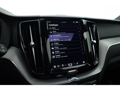 Volvo XC60 2.0 T8 Plug-in hybrid AWD Plus Dark | Sportstoelen | Blis | Trekhaak | ACC | H&K Audio | ACC | Pano | stoelverwarming|