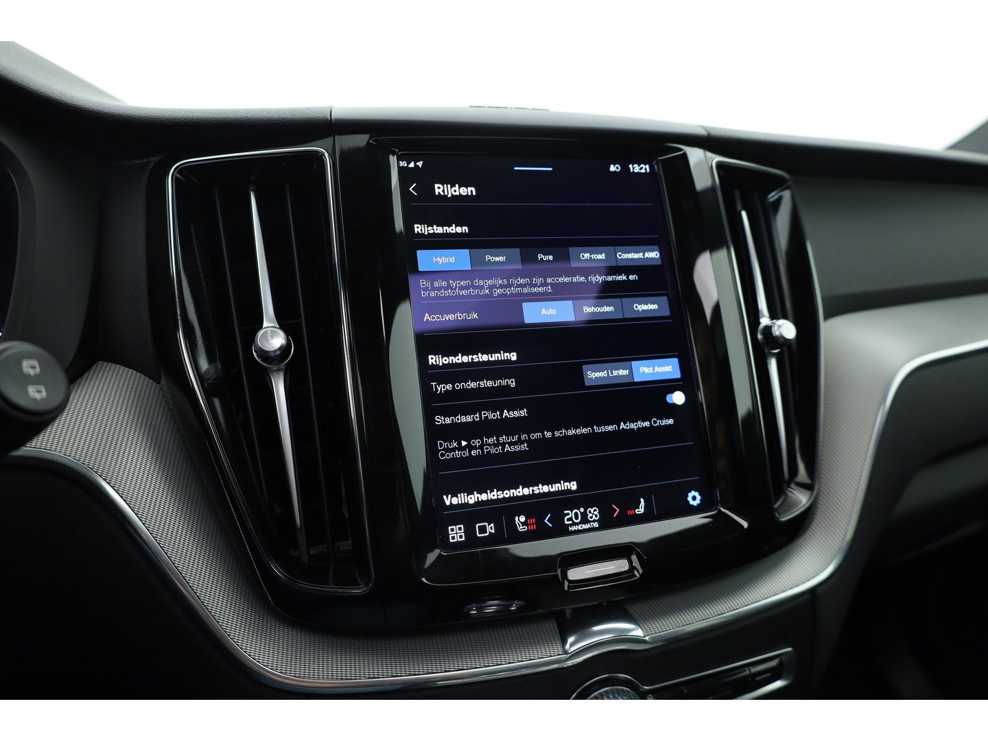 Volvo XC60 2.0 T8 Plug-in hybrid AWD Plus Dark | Sportstoelen | Blis | Trekhaak | ACC | H&K Audio | ACC | Pano | stoelverwarming|