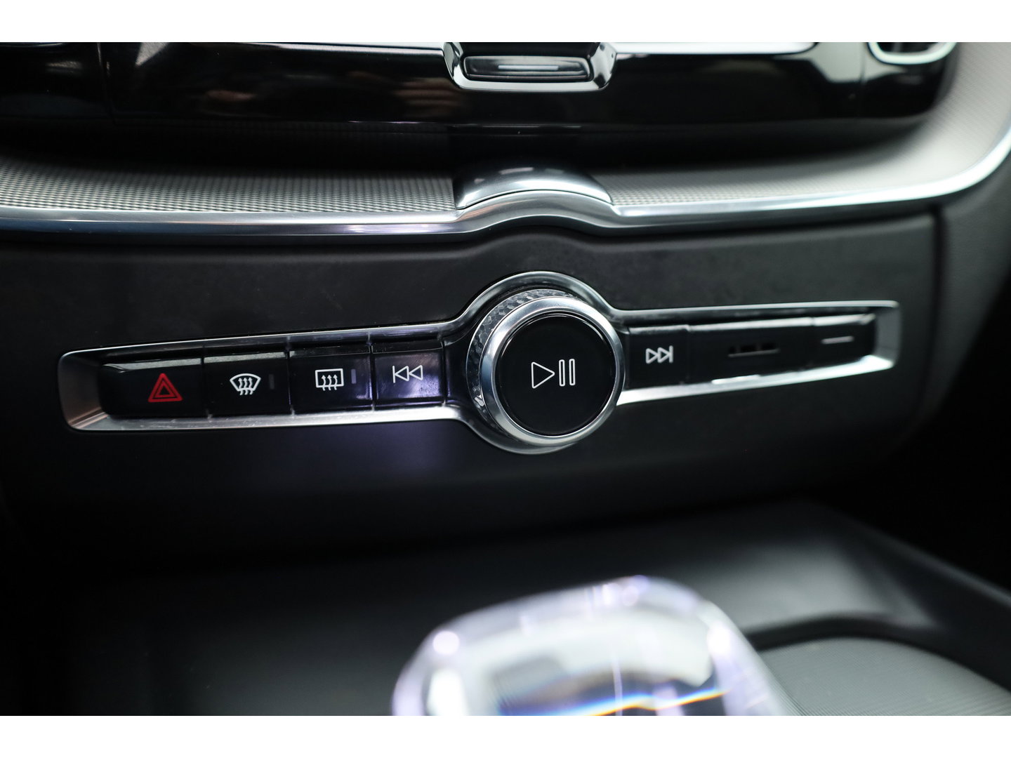 Volvo XC60 2.0 T8 Plug-in hybrid AWD Plus Dark | Sportstoelen | Blis | Trekhaak | ACC | H&K Audio | ACC | Pano | stoelverwarming|