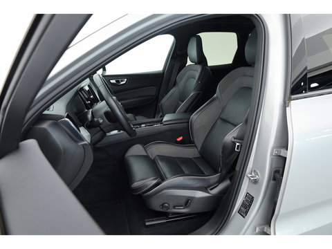 Volvo XC60 2.0 T8 Plug-in hybrid AWD Plus Dark | Sportstoelen | Blis | Trekhaak | ACC | H&K Audio | ACC | Pano | stoelverwarming|