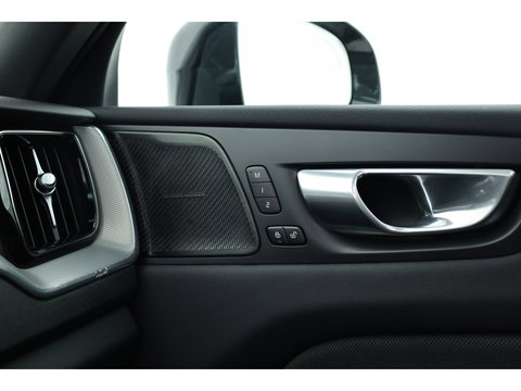 Volvo XC60 2.0 T8 Plug-in hybrid AWD Plus Dark | Sportstoelen | Blis | Trekhaak | ACC | H&K Audio | ACC | Pano | stoelverwarming|