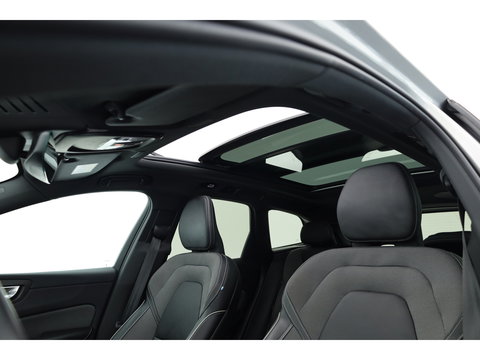 Volvo XC60 2.0 T8 Plug-in hybrid AWD Plus Dark | Sportstoelen | Blis | Trekhaak | ACC | H&K Audio | ACC | Pano | stoelverwarming|