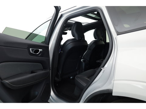 Volvo XC60 2.0 T8 Plug-in hybrid AWD Plus Dark | Sportstoelen | Blis | Trekhaak | ACC | H&K Audio | ACC | Pano | stoelverwarming|