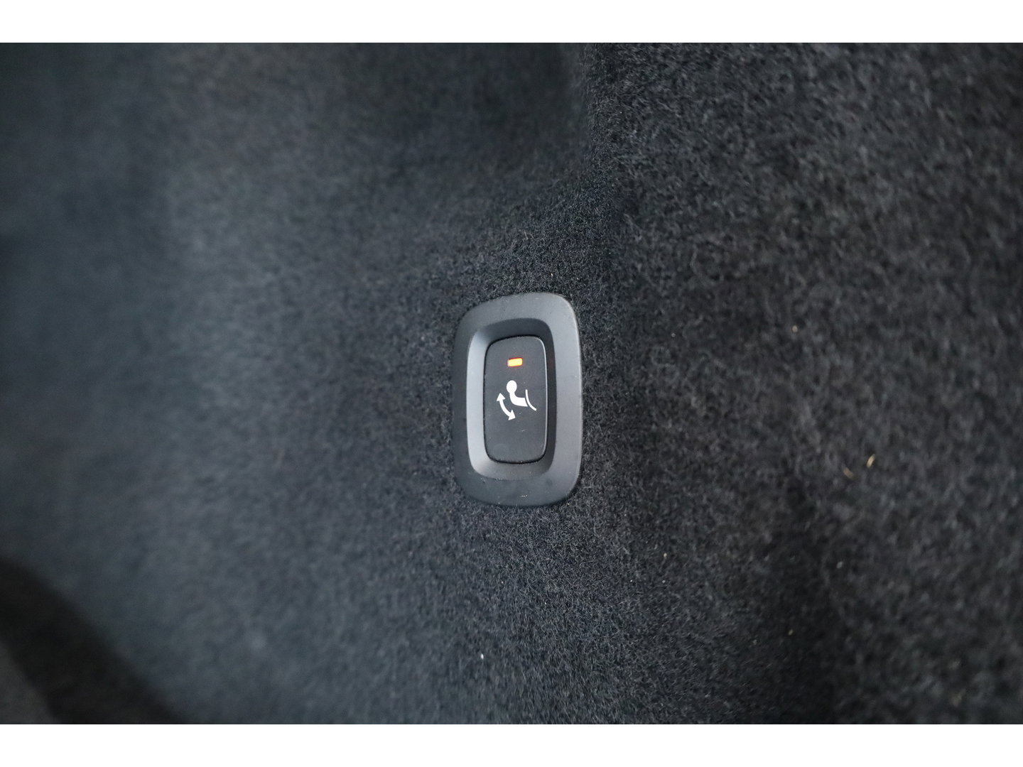 Volvo XC60 2.0 T8 Plug-in hybrid AWD Plus Dark | Sportstoelen | Blis | Trekhaak | ACC | H&K Audio | ACC | Pano | stoelverwarming|