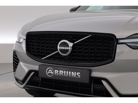 Volvo XC60 2.0 T8 Plug-in hybrid AWD Plus Dark | Sportstoelen | Blis | Trekhaak | ACC | H&K Audio | ACC | Pano | stoelverwarming|