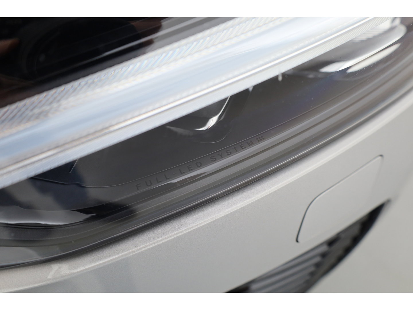 Volvo XC60 2.0 T8 Plug-in hybrid AWD Plus Dark | Sportstoelen | Blis | Trekhaak | ACC | H&K Audio | ACC | Pano | stoelverwarming|