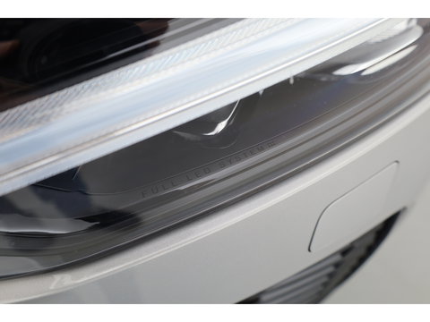 Volvo XC60 2.0 T8 Plug-in hybrid AWD Plus Dark | Sportstoelen | Blis | Trekhaak | ACC | H&K Audio | ACC | Pano | stoelverwarming|