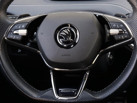 Škoda Enyaq iV 80 SPORTLINE/ TREKHAAK/ WARMTEPOMP/ MATRIX LED/ SOH 96%