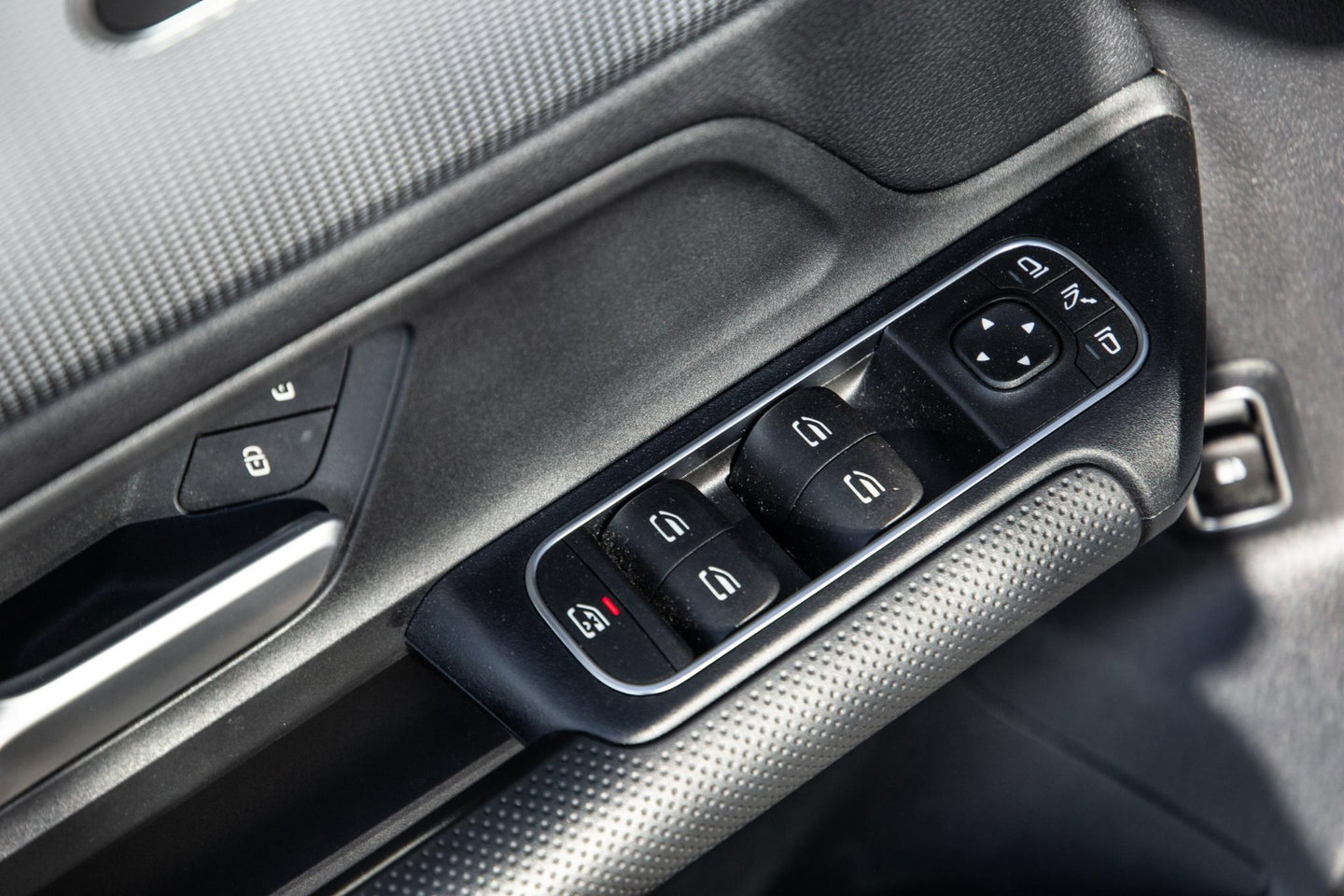 Mercedes-Benz B-Klasse 250 e Premium Plus DEALER ONDERHOUDEN / STOELVERWARMING / CARPLAY / CAMERA