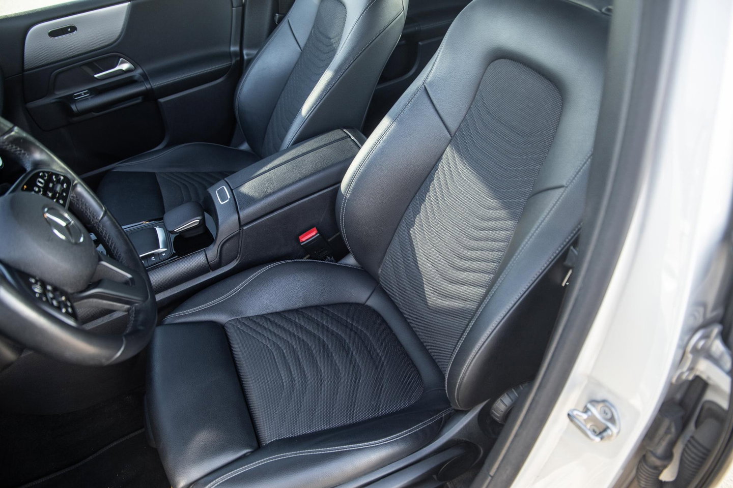 Mercedes-Benz B-Klasse 250 e Premium Plus DEALER ONDERHOUDEN / STOELVERWARMING / CARPLAY / CAMERA