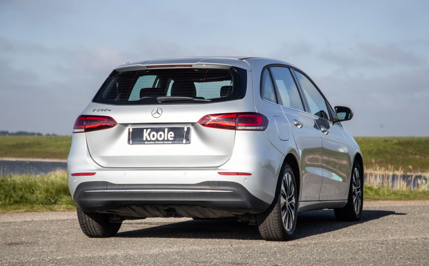 Mercedes-Benz B-Klasse 250 e Premium Plus DEALER ONDERHOUDEN / STOELVERWARMING / CARPLAY / CAMERA