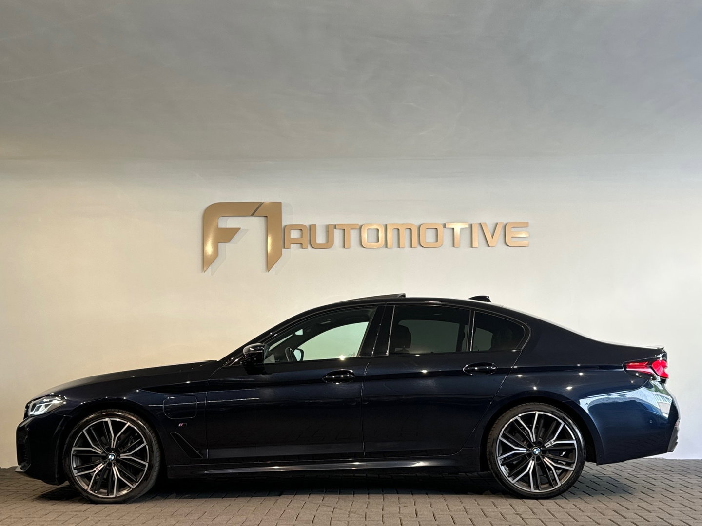 BMW 5 Serie 530e xDrive High Executive M Sport Pano|HuD|H/K