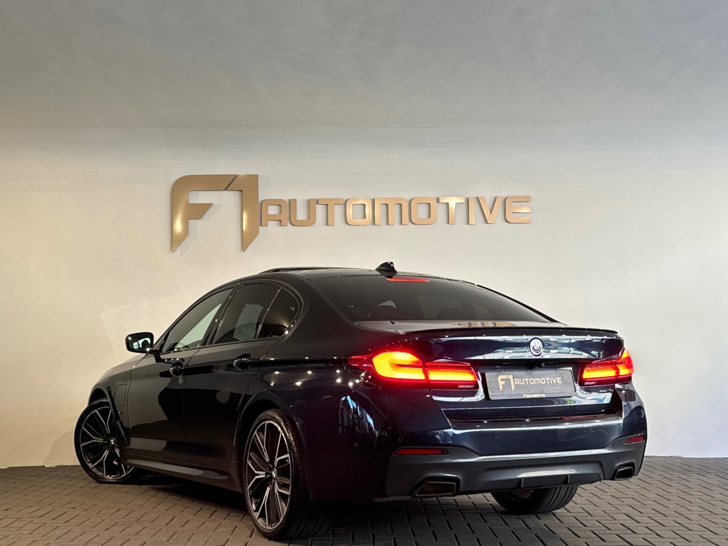 BMW 5 Serie 530e xDrive High Executive M Sport Pano|HuD|H/K