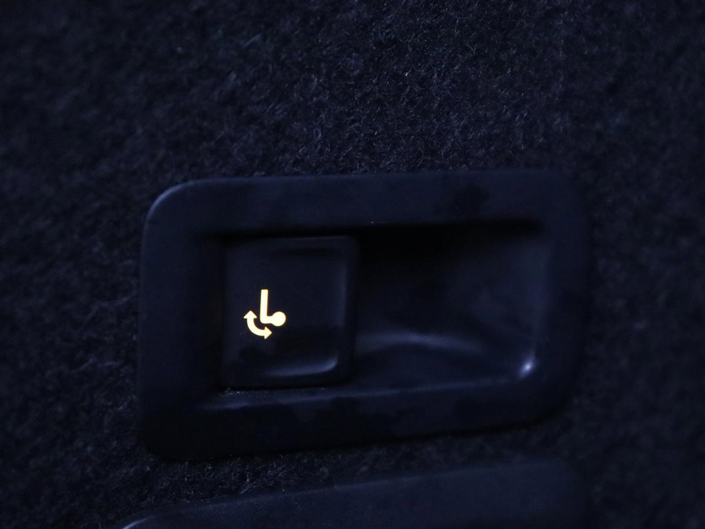 CUPRA Leon 1.4 eHybrid VZ | SOH 93,4% | Stoelverwarming | Trekhaak | Adaptive cruise | Carplay | Navigatie | Sfeerverlichting | Stuurverwarming | 19'' | Parkeerhulp | Climate control | Half leder | Sportstoelen | PHEV | Plug In