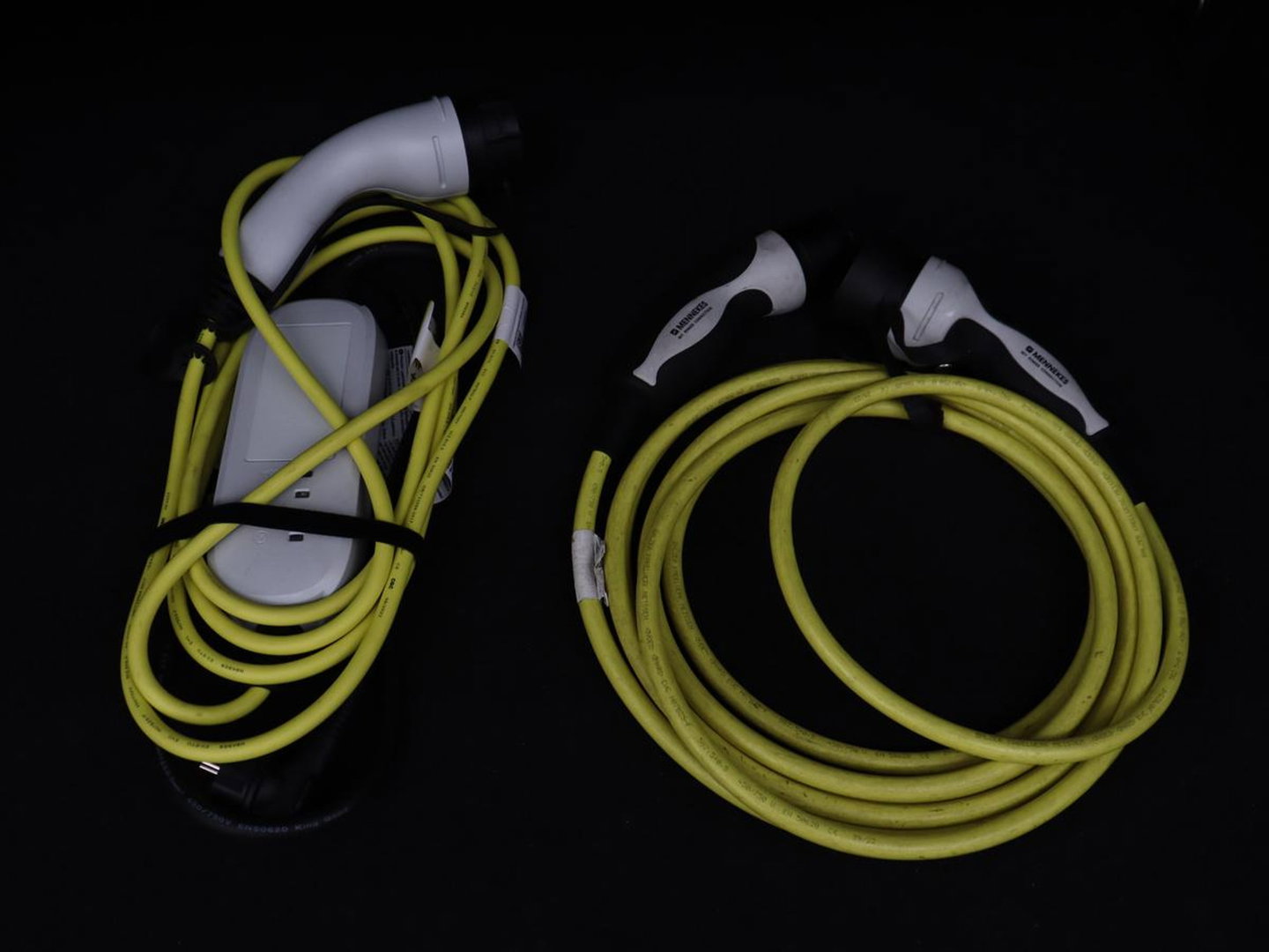 CUPRA Leon 1.4 eHybrid VZ | SOH 93,4% | Stoelverwarming | Trekhaak | Adaptive cruise | Carplay | Navigatie | Sfeerverlichting | Stuurverwarming | 19'' | Parkeerhulp | Climate control | Half leder | Sportstoelen | PHEV | Plug In