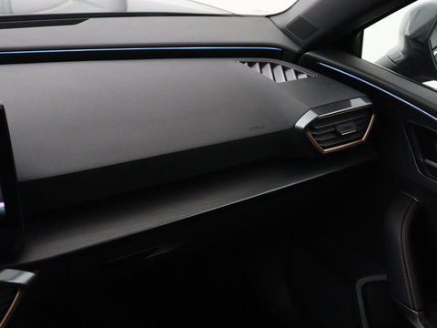 CUPRA Leon 1.4 eHybrid VZ | SOH 93,4% | Stoelverwarming | Trekhaak | Adaptive cruise | Carplay | Navigatie | Sfeerverlichting | Stuurverwarming | 19'' | Parkeerhulp | Climate control | Half leder | Sportstoelen | PHEV | Plug In