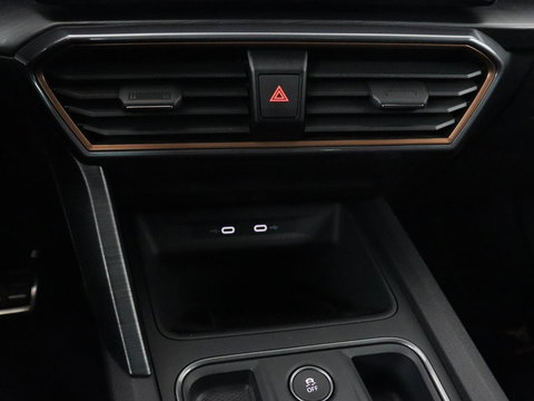 CUPRA Leon 1.4 eHybrid VZ | SOH 93,4% | Stoelverwarming | Trekhaak | Adaptive cruise | Carplay | Navigatie | Sfeerverlichting | Stuurverwarming | 19'' | Parkeerhulp | Climate control | Half leder | Sportstoelen | PHEV | Plug In